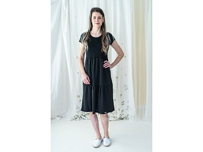 Černé kaskádové šaty s krátkým rukávem - vel.36